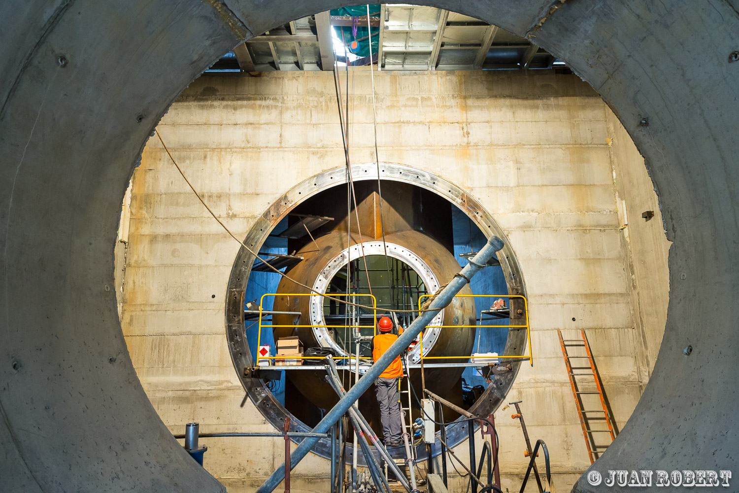 Auteur, Juan ROBERT, Le Pouzin, PCH, Petite centrale hydroelectrique, Photographe, barrage, beton, building, chantier, ferraillage, fleuve, grue, intérieur, murs, ouvriers, rhone, travaux, turbineLoriol-sur-DrômeDrôme - Rhône-AlpesCNR, chantier de la PCH du Pouzin