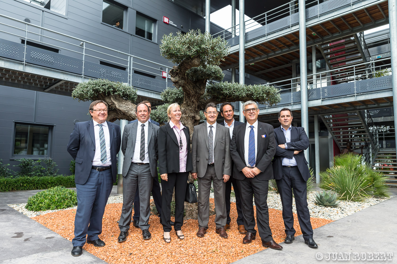 Auteur, CNR, Juan ROBERT, Le Pouzin, Photographe, accord, automobile, borne recharge électrique, inauguration, signature, voiture, élusArdêche - Rhône-AlpesInauguration d'une borne électrique CNR au Pouzin