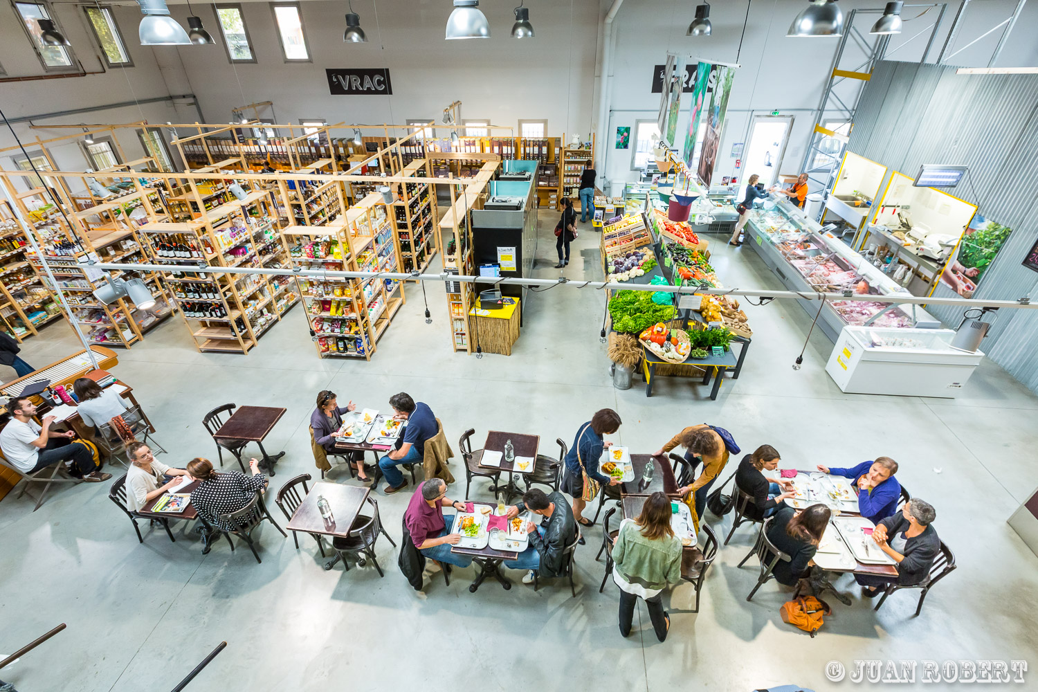 Auteur, Juan ROBERT, Photographe, alimentation, hall, magasins, restaurant, épicerie bio, étales fruitsOullinsRhône - Rhône-AlpesSuperHall de Oullins