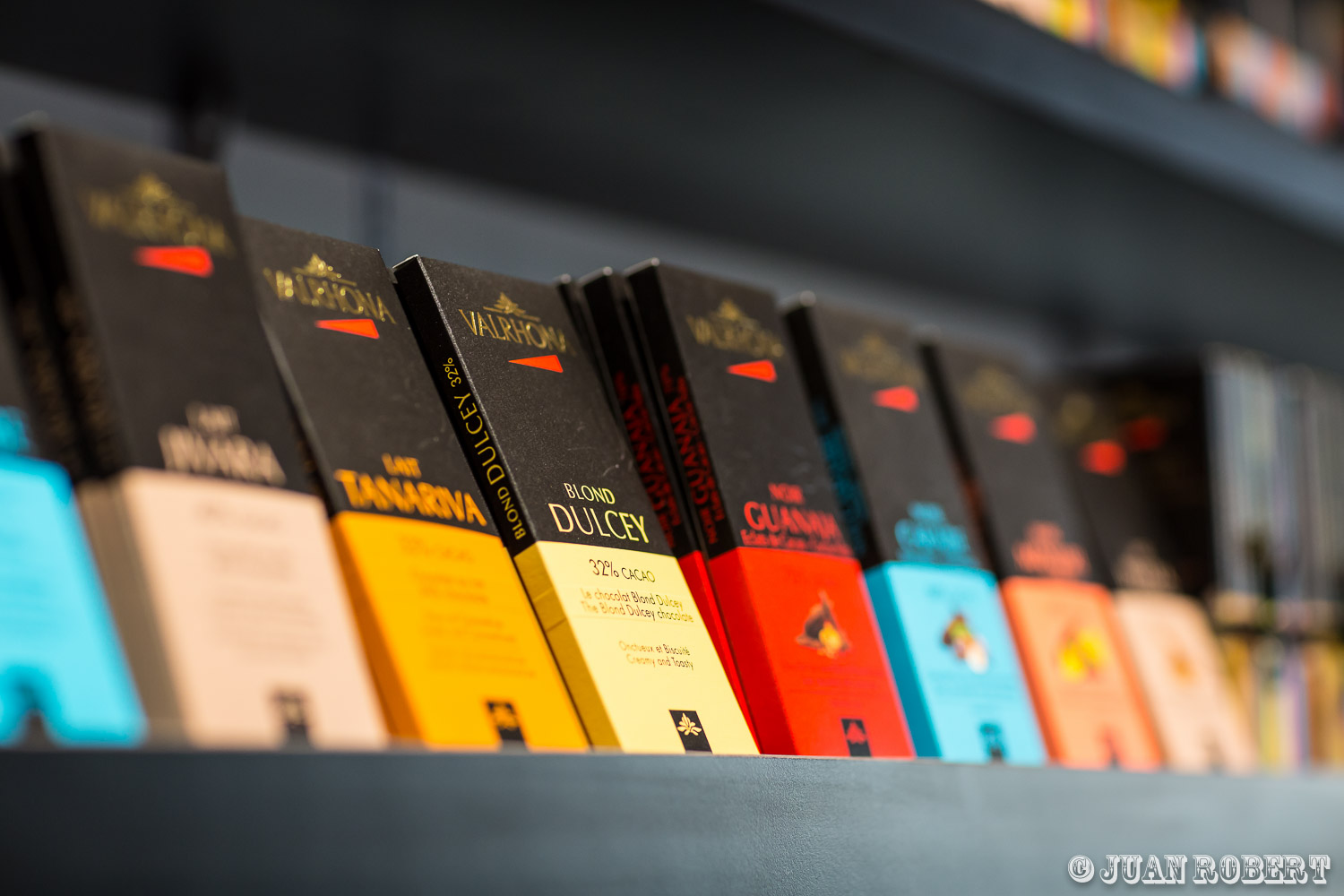 la boutique ValrhonaAuteur, Juan ROBERT, PhotographeTain l'hermitageDrôme - Rhône-AlpesChocolat Valrhona