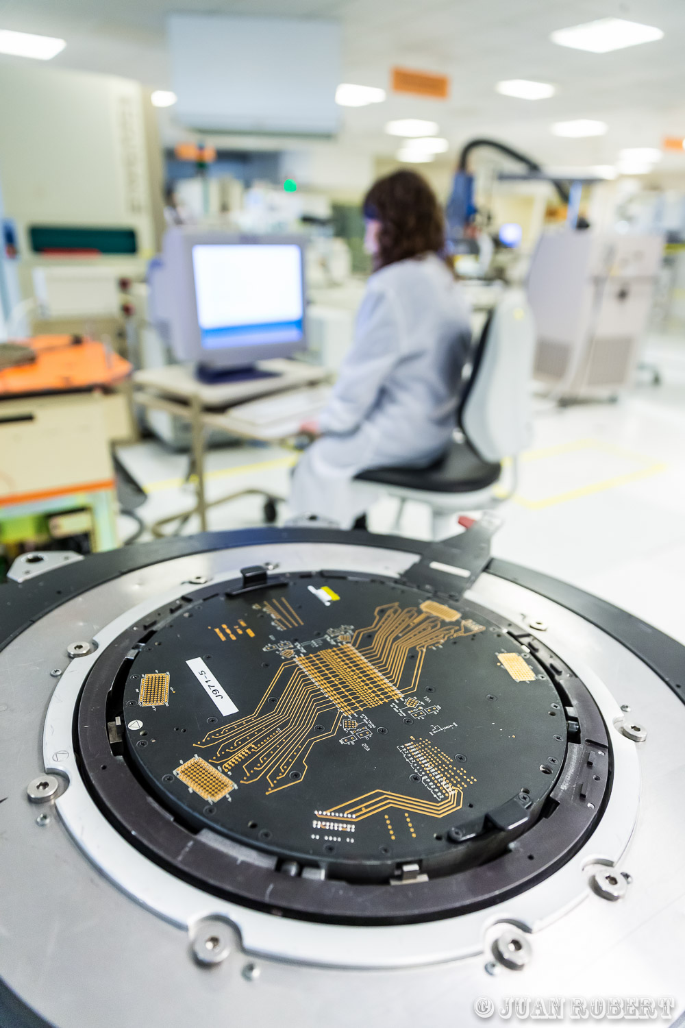 Probeur : machine test électrique des pucesAuteur, Juan ROBERT, Photographe, azote, batiment, capteur, chercheurs, e2v, entreprises, hiver, industrielle, laboratoire, machines, montagne, salle blanche, scientifique, sonde rosetta, st-egreve, technologie, testsSaint-EgrèveIsère - Rhône-AlpesEntreprise E2V de Grenoble - capteurs d'images