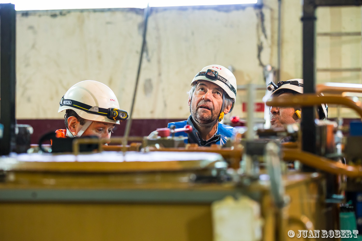 Usine de Logis-NeufAuteur, CNR, Juan ROBERT, Logis-Neuf, Photographe, arrêt de navigation, barrage, chantier, fleuve, hydro-électrique, industrielle, maintenance, officiels, ouvriers, rhone, usine, visiteSaulce-sur-rhôneDrôme - Rhône-AlpesCNR, visite de chantier pendant les arrêts de navigation