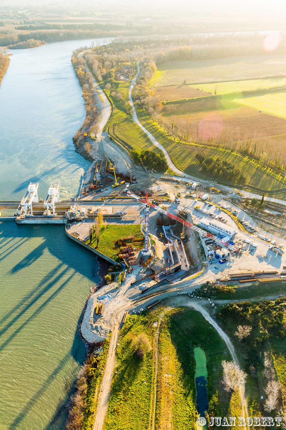 Auteur, CNR, Juan ROBERT, Photographe, building, chantier, construction, engins, fleuve, grue, machines, ouvriers, passe a poissons, rhone, sauveterreSauveterreGard - Languedoc-RoussillonChantier CNR Passe à Poisson de Sauveterre